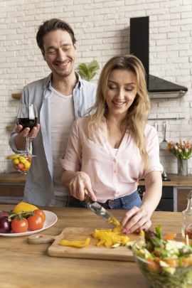 Paar kocht zusammen in der Küche