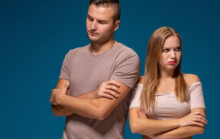 Frau ist unzufrieden, weil Mann nicht weiß, was er will