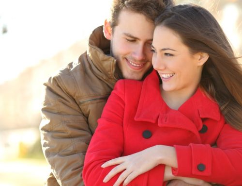 Körpersprache beim flirten deuten