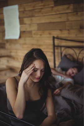 Vergebene Frau ist verzweifelt, weil sie Affäre hat