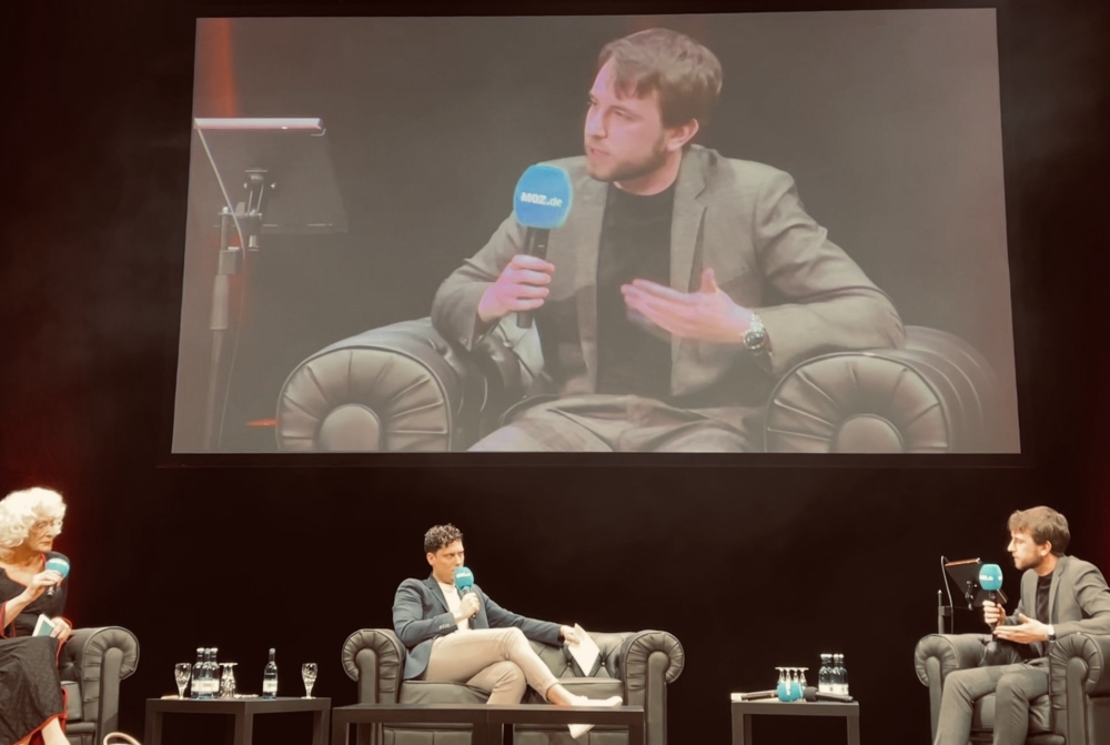 Andreas Lorenz als Speaker auf der Bühne