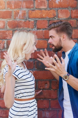 Paar streitet sich, weil Frau narzisstische Züge hat
