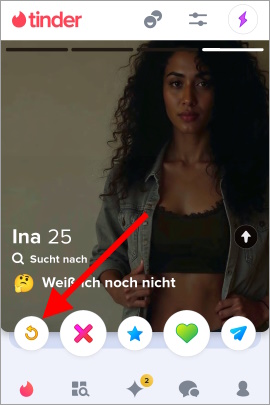 Button mit gelbem Pfeil bei Tinder unter weiblichem Profil