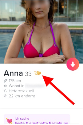 Goldenes Herz im Tinder-Profil einer Frau